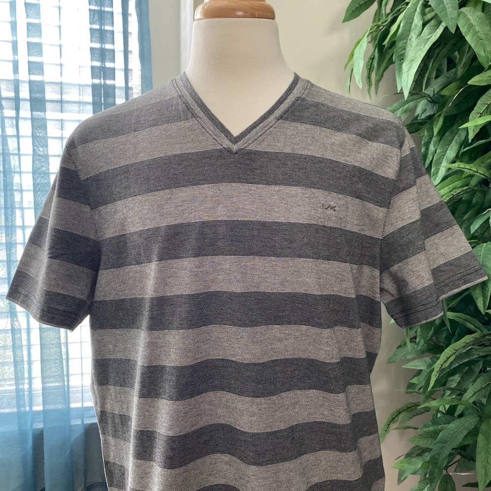 MICHAEL KORS MENS V NECK T-SHIRT GREY STRIPE